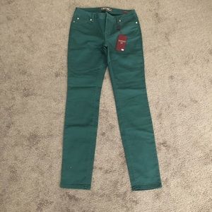 Makers of True Originals Jeans, Size 28, NWT